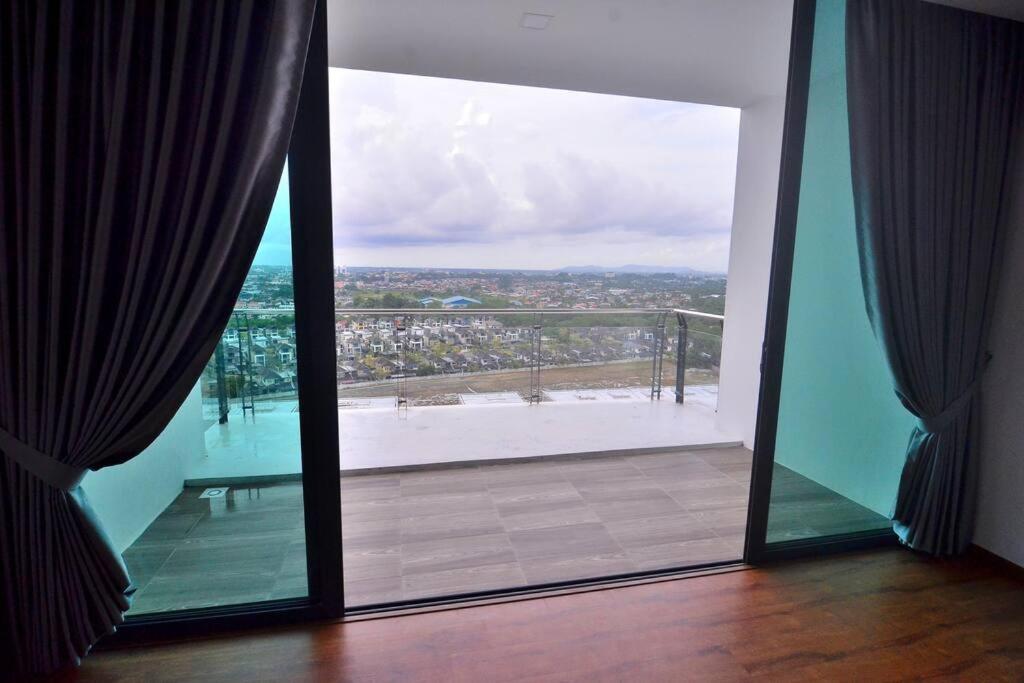 Lovely Vivamall City View With 2 Card Lv12 Kuching Exterior photo