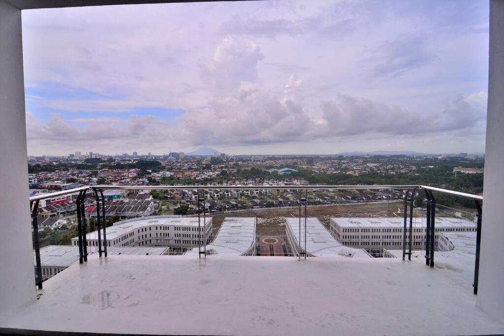 Lovely Vivamall City View With 2 Card Lv12 Kuching Exterior photo
