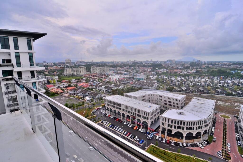 Lovely Vivamall City View With 2 Card Lv12 Kuching Exterior photo